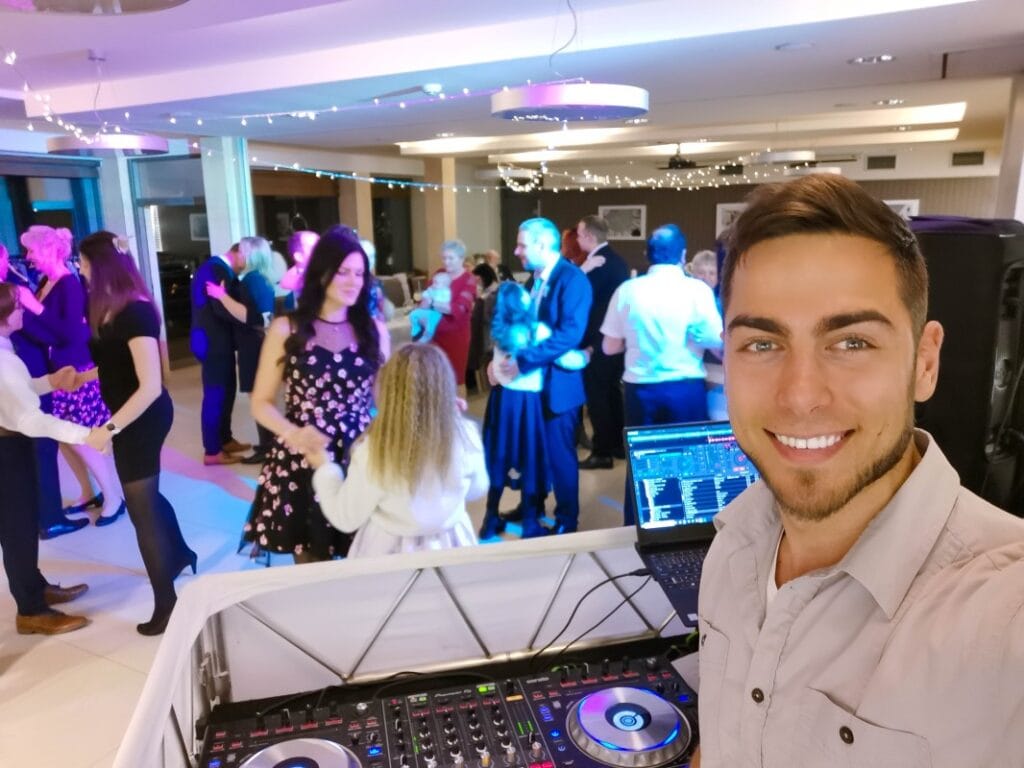 DJ Michal - na svatbě za dj stolem, ploužák