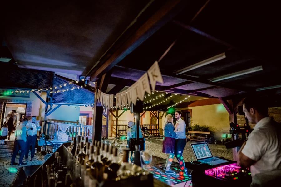DJ LUKÁŠ na svatbě venku