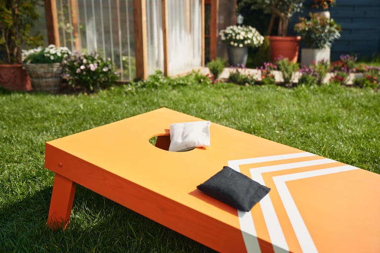 Svatební hry: 39 nejlepších her, pro svatbu plnou zábavy 17 cornhole 1