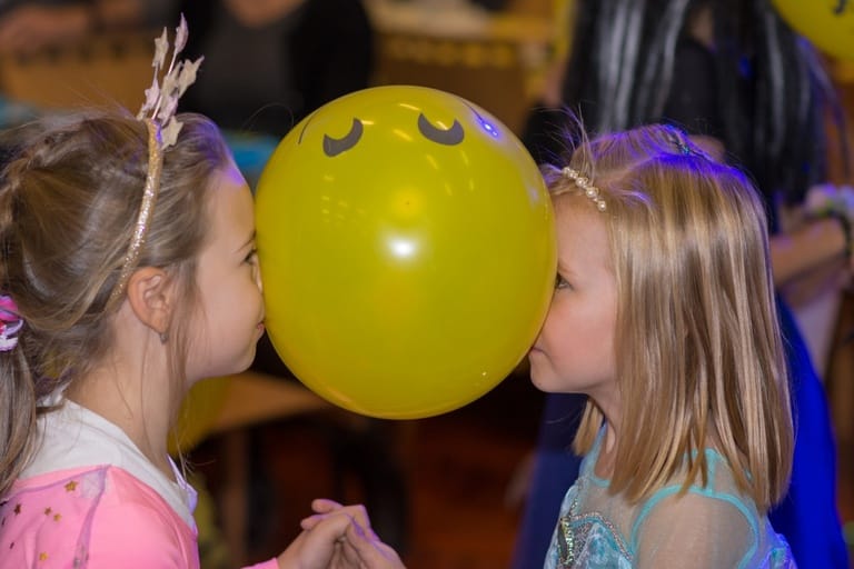 Svatební hry: 39 nejlepších her, pro svatbu plnou zábavy 5 tanec s balonky