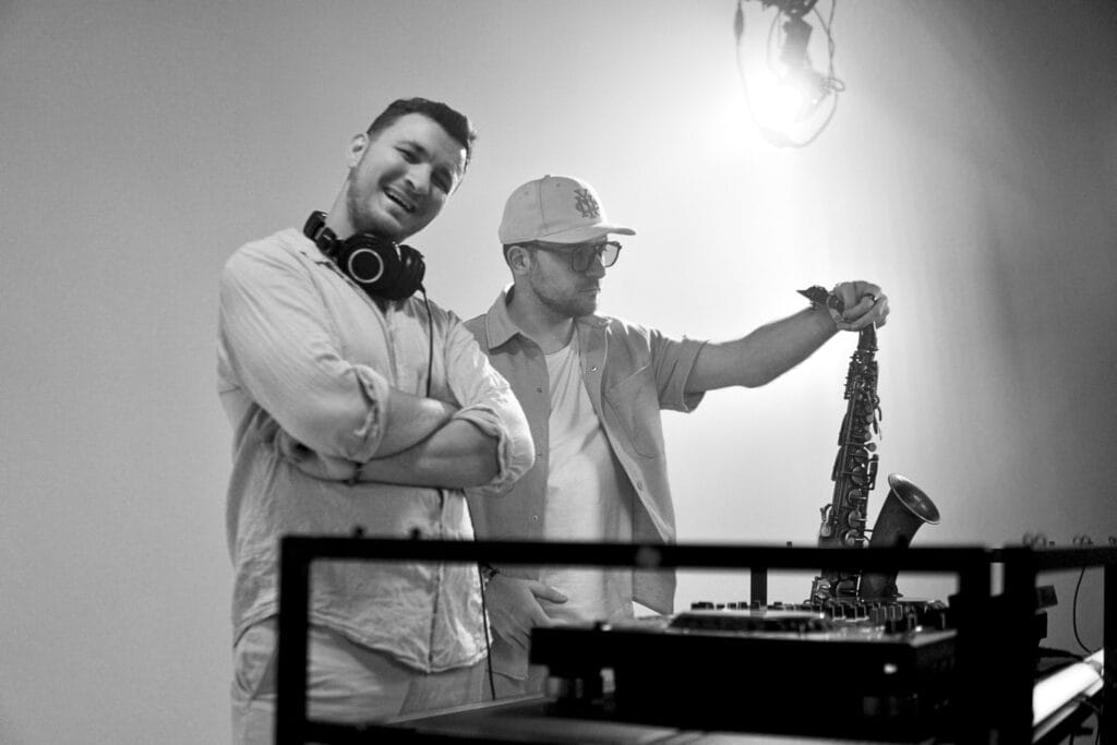 Patrik + Sax 2 blck wht